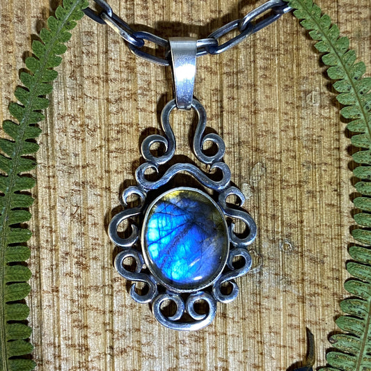 Dije Labradorita Ovalada Artesanal